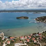 Whole Estate Just For You, 20m From Sandy
