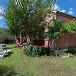 Whole Estate Just For You, 20m From Sandy
