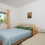 Whole Estate Just For You, 20m From Sandy בית נופש Mrljane