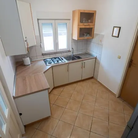 Whole Estate Just For You, 20m From Sandy