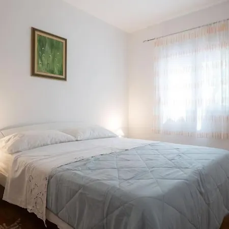 Whole Estate Just For You, 20m From Sandy * Mrljane