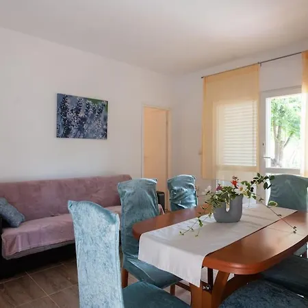 Whole Estate Just For You, 20m From Sandy Holiday home *