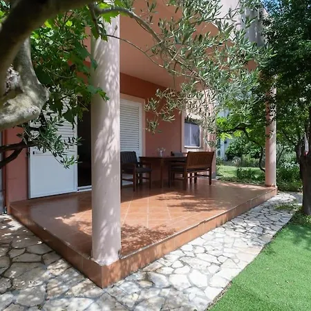 Whole Estate Just For You, 20m From Sandy Holiday home