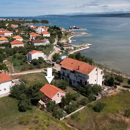 Whole Estate Just For You, 20m From Sandy Holiday home Mrljane