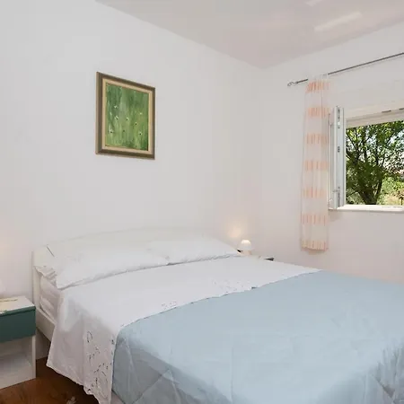 Whole Estate Just For You, 20m From Sandy *