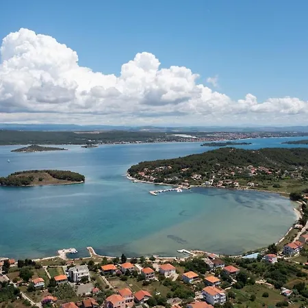 Whole Estate Just For You, 20m From Sandy *
