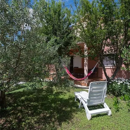 Дом отдыха Whole Estate Just For You, 20m From Sandy Mrljane