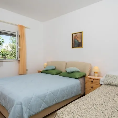 Whole Estate Just For You, 20m From Sandy Дом отдыха Mrljane