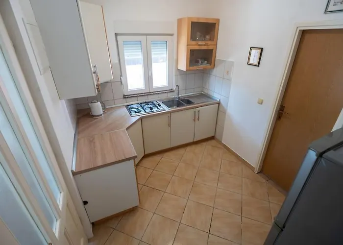 Whole Estate Just For You, 20m From Sandy