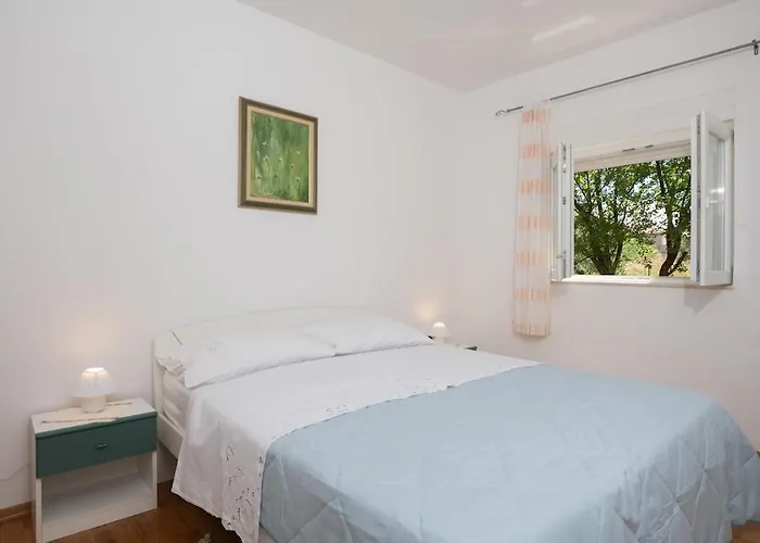 Whole Estate Just For You, 20m From Sandy *