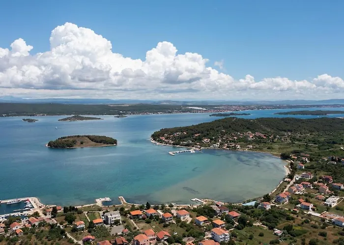 Whole Estate Just For You, 20m From Sandy *